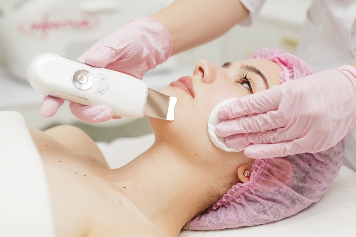 BB Glow - тональный крем на год.